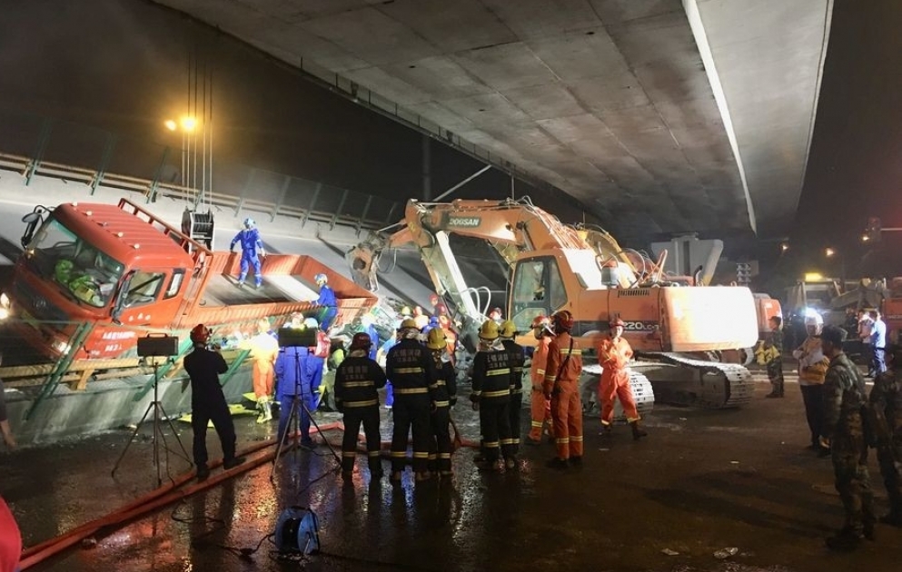 Trois morts dans l'effondrement spectaculaire d'un pont en Chine