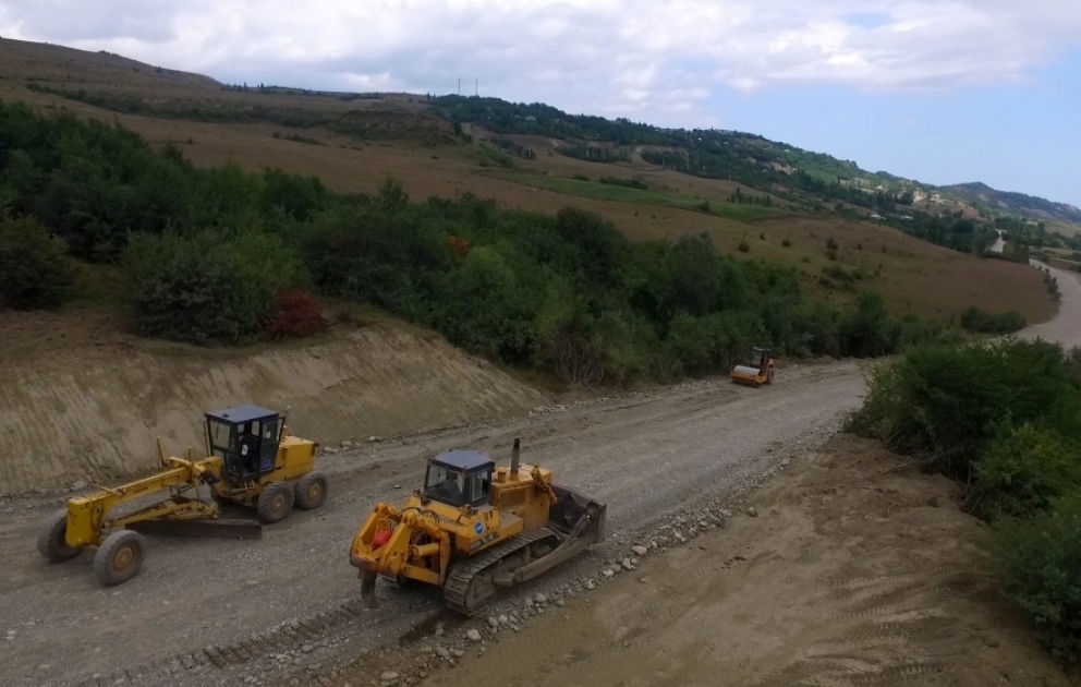Qusarda 14 yaşayış məntəqəsini birləşdirən yol yenidən qurulur