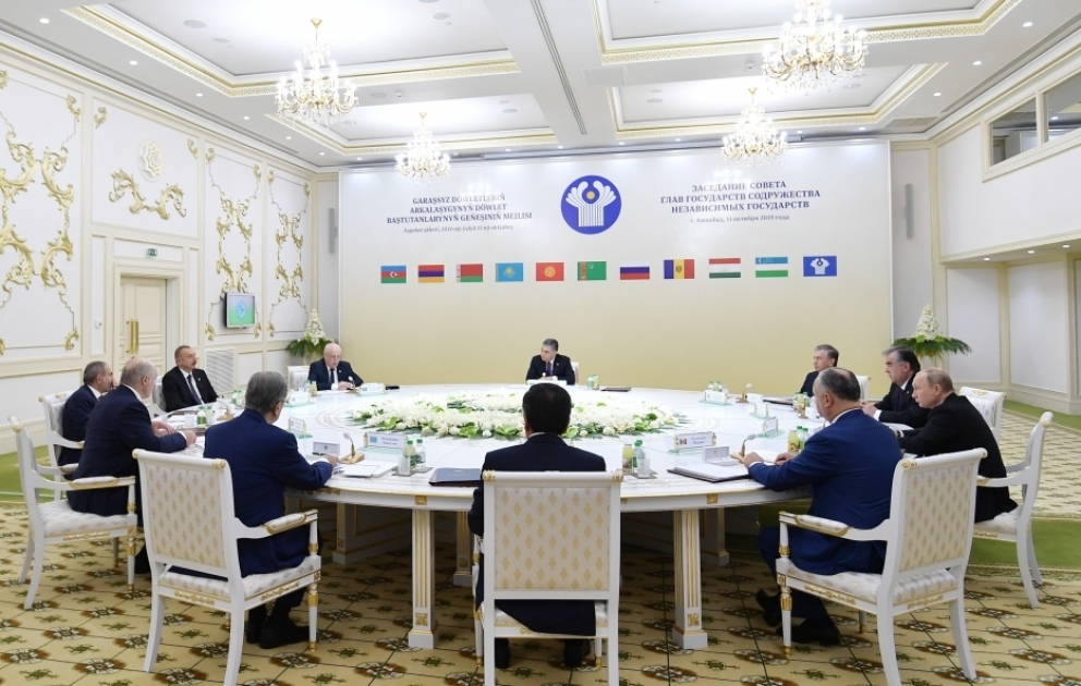 Le président Ilham Aliyev a participé à une réunion du Conseil des chefs d’Etat de la CEI à Achgabat