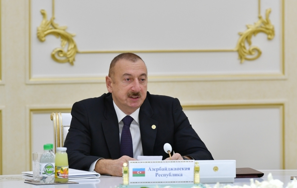 Президент Ильхам Алиев принял участие в заседании Совета глав государств СНГ в узком составе в Ашгабаде