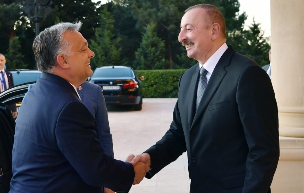 Staatspräsident Ilham Aliyev trifft Ungarns Premier in Baku
