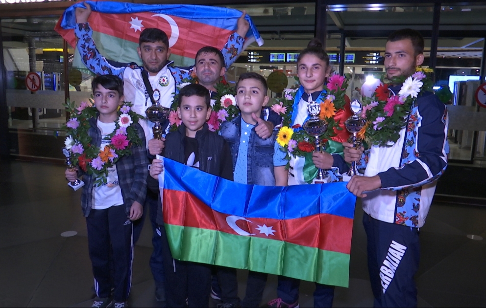 Pencak-silat üzrə açıq Avropa çempionatında uğurla çıxış edən millimizin üzvləri Vətənə dönüblər