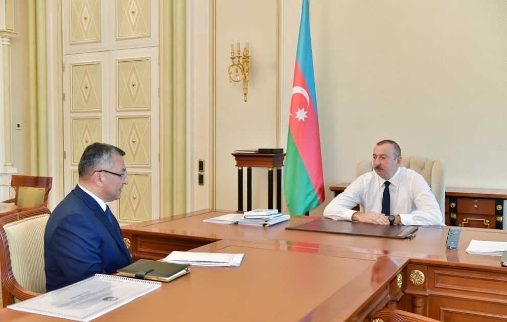 Le président Ilham Aliyev reçoit le président du Comité d’Etat en charge des réfugiés et des déplacés internes