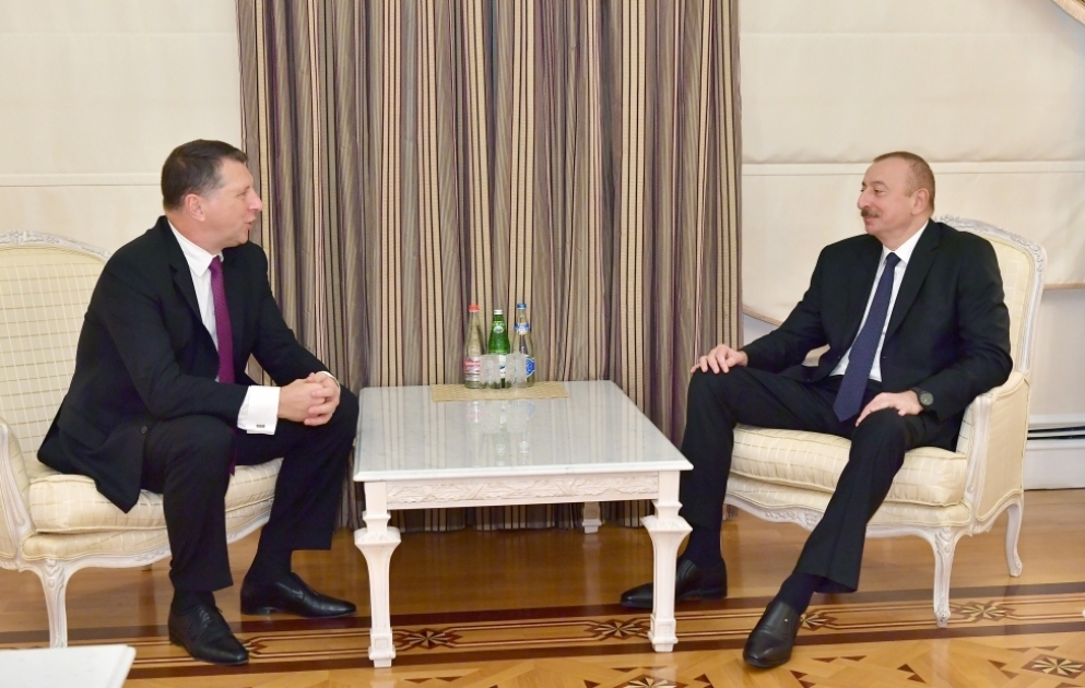 Le président Ilham Aliyev rencontre l’ancien président letton Raimonds Vejonis