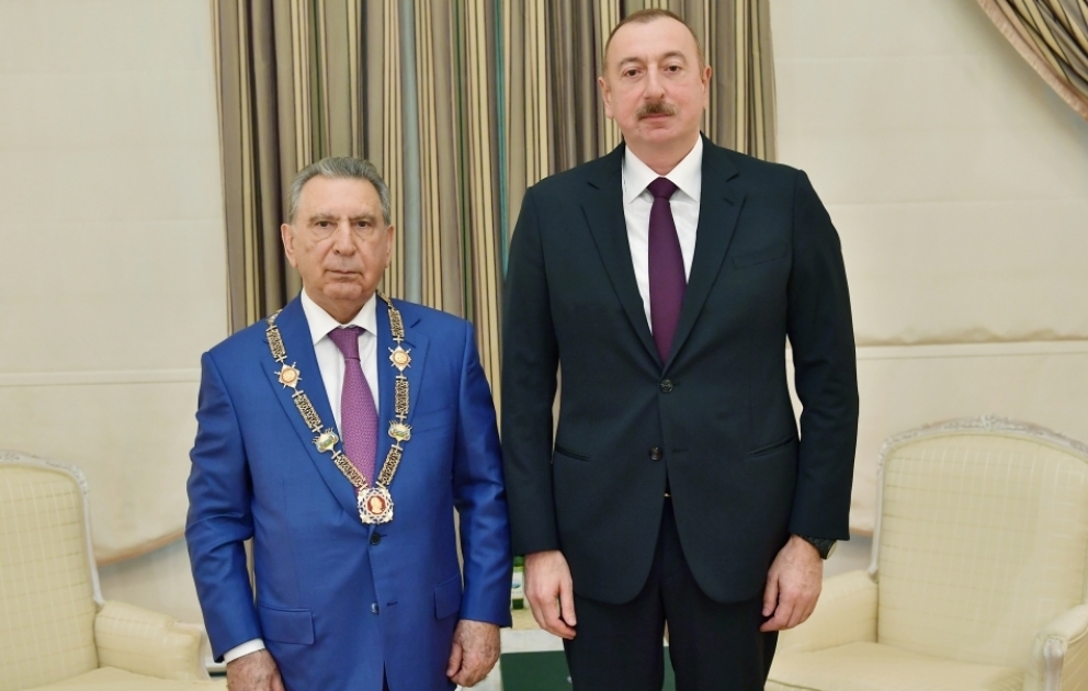 Президент Ильхам Алиев принял Рамиза Мехтиева и вручил ему орден «Гейдар Алиев»