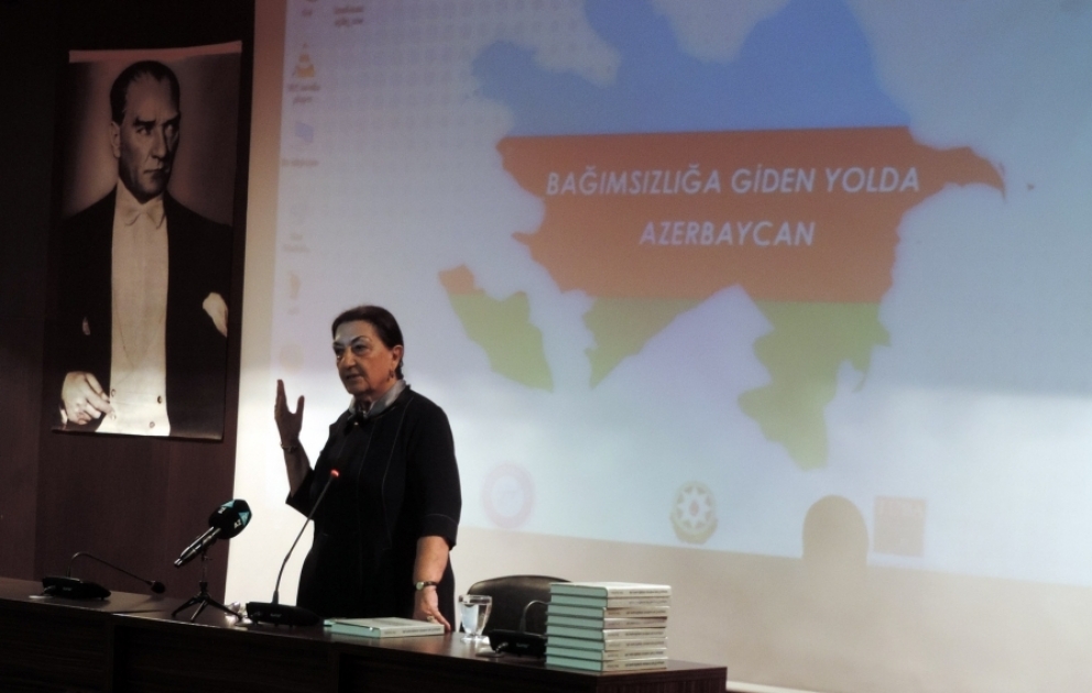 Ankarada “Azərbaycan müstəqilliyə gedən yolda” mövzusunda konfrans keçirilib