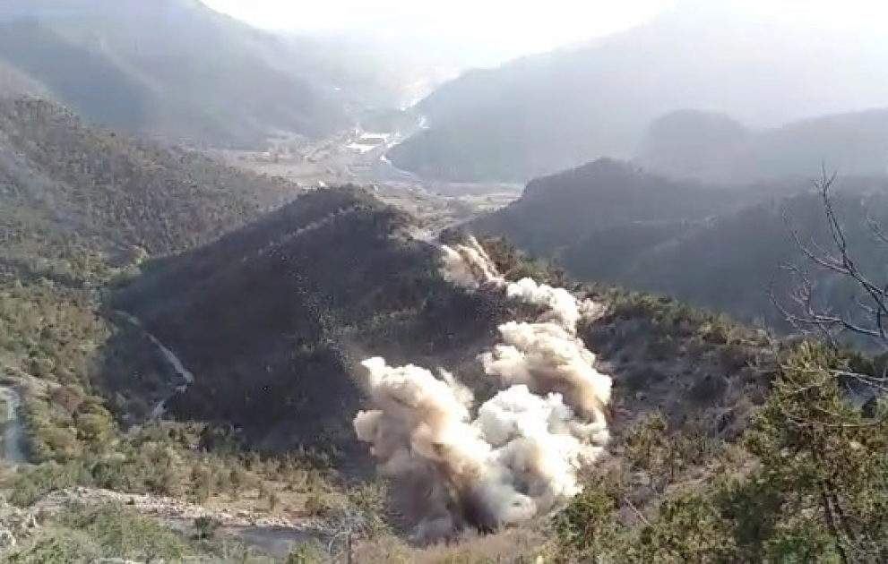 Tovuz rayonunda dağların partladılması üsulu ilə yeni yol salınır