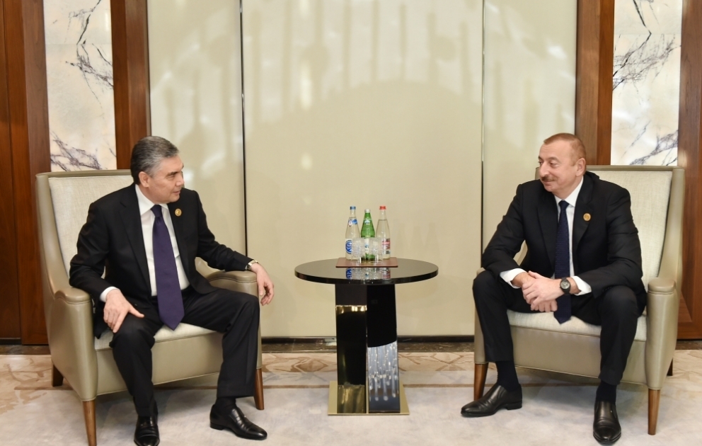 Rencontre des présidents azerbaïdjanais et turkmène à Bakou