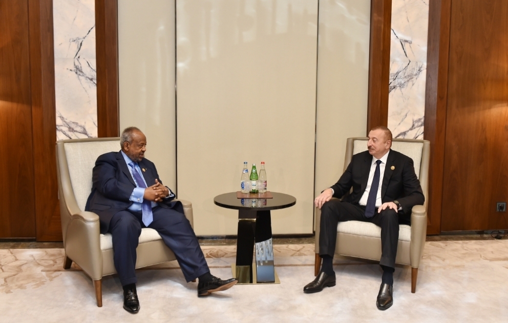 Aserbaidschans Präsident Ilham Aliyev trifft Dschibutis Präsident Ismail Omar Guelleh