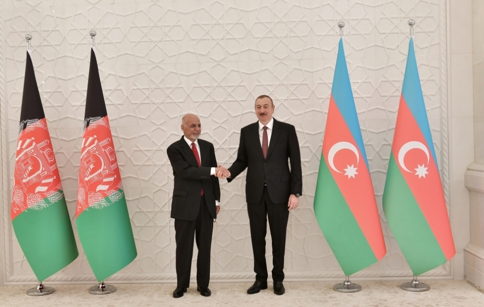 Le président azerbaïdjanais Ilham Aliyev reçoit son homologue afghan Mohammad Ashraf Ghani