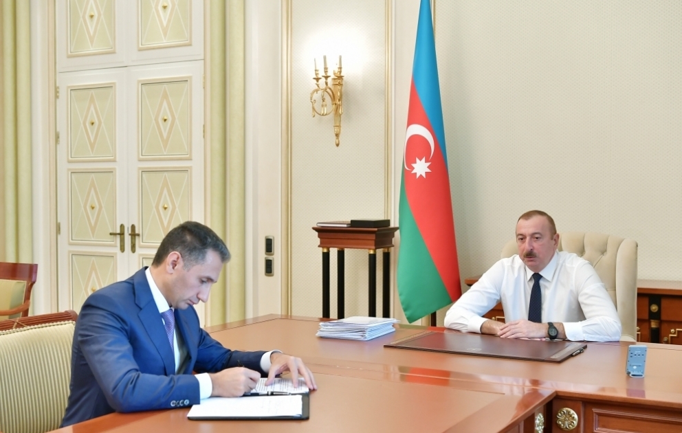 Le président Ilham Aliyev a reçu le président de la Société « Azerkosmos »