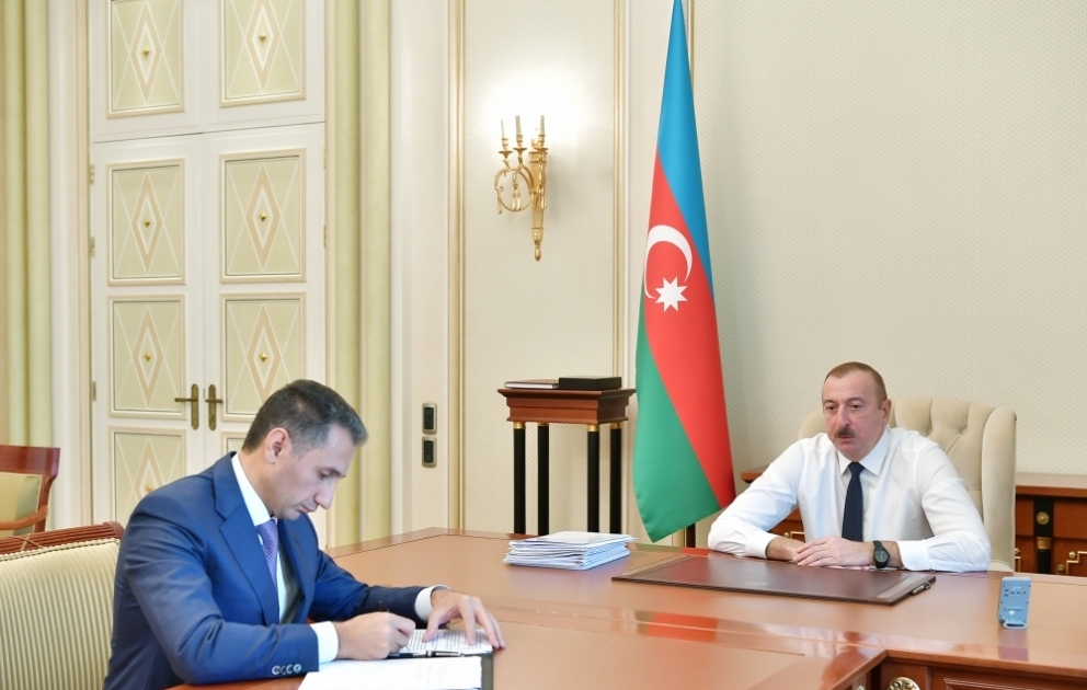 Präsident Ilham Aliyev empfängt den Vorsitzenden der offenen Aktiengesellschaft “Azercosmos”