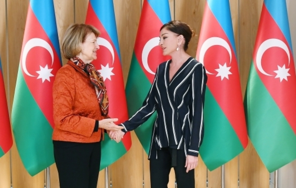 La première vice-présidente azerbaïdjanaise rencontre la représentante commerciale du Premier ministre britannique pour l’Azerbaïdjan