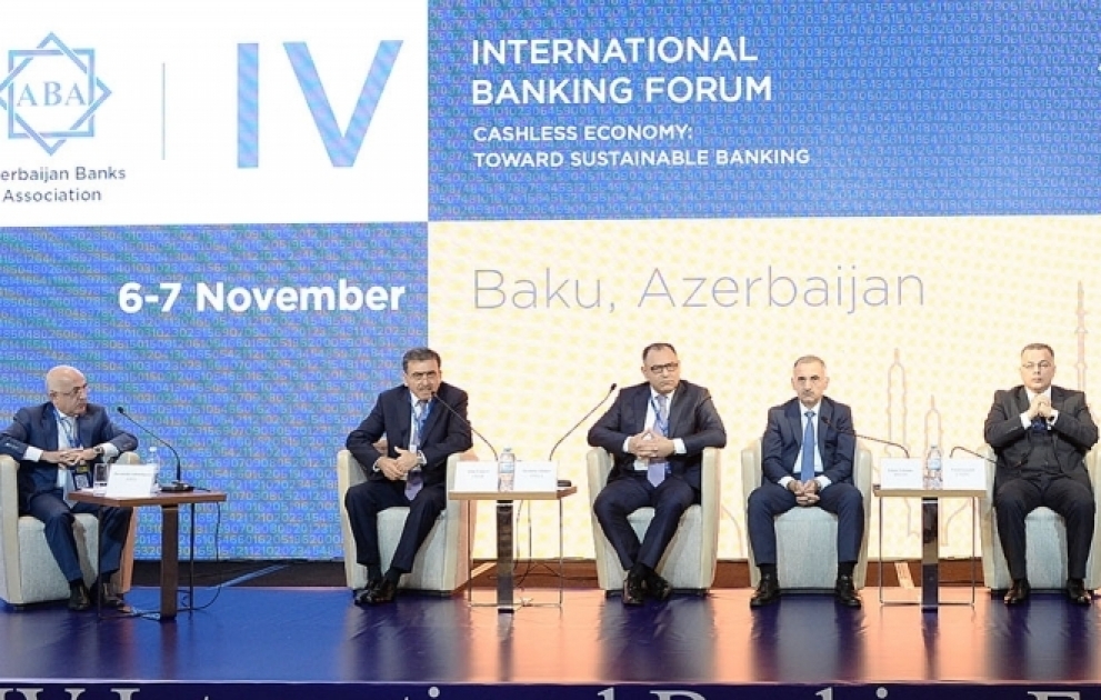 В Баку проходит IV Международный банковский форум