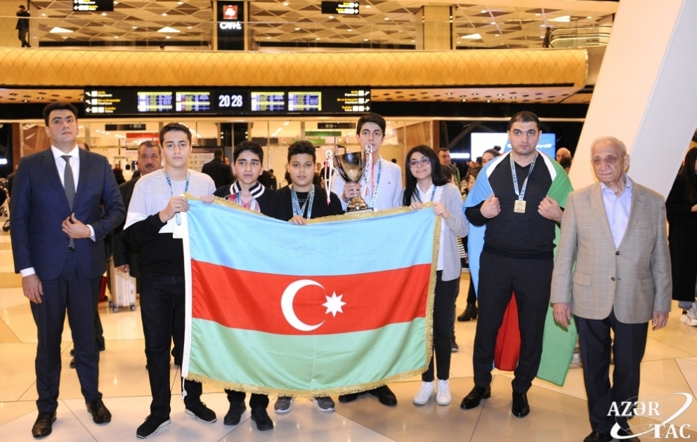 Çorum Olimpiadasının qalibi olan 16 yaşadək şahmatçılarımız Vətənə qayıdıblar