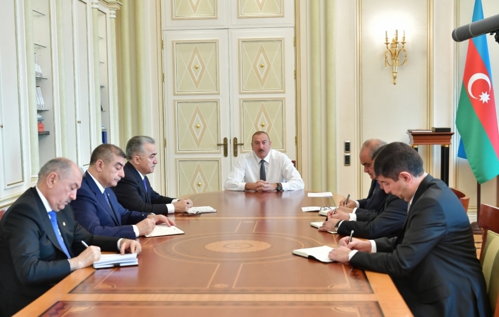 Präsident Ilham Aliyev empfängt neu ernannte Chefs der Exekutiven von Schirvan, Zardab, Surakhani, Yasamal und Khatai