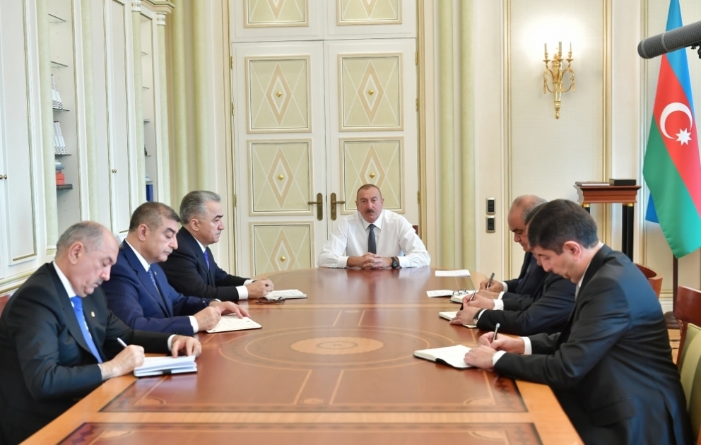 Президент Ильхам Алиев принял новоназначенных глав исполнительной власти города Ширван, Зардабского района, Сураханского, Ясамальского, Хатаинского районов Баку
