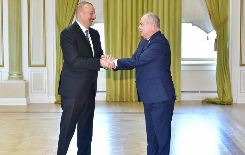 Präsident Ilham Aliyev empfängt russische Delegation