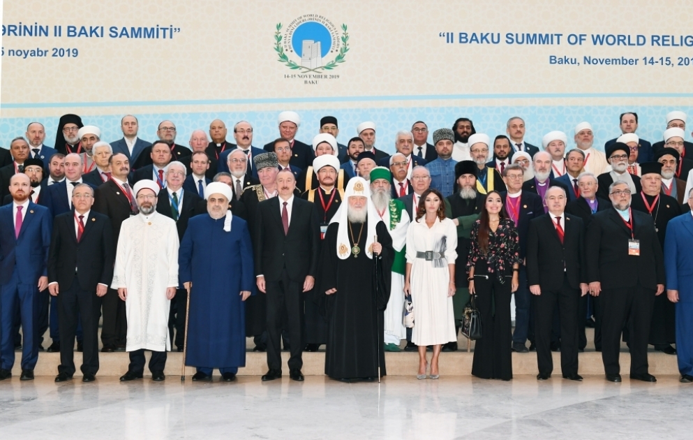 In Baku findet II. Gipfel religiöser Führer statt 
Präsident Ilham Aliyev nimmt am Gipfeltreffen teil