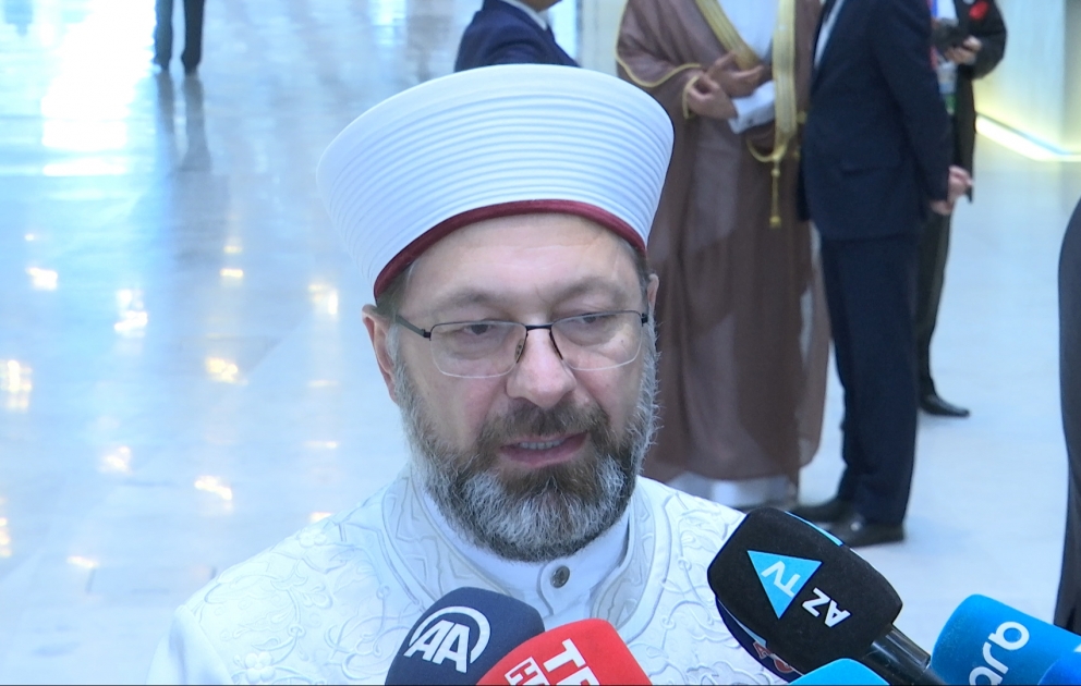 Sammitdəki dini liderlər dünyanı narahat edən problemləri müzakirə edirlər