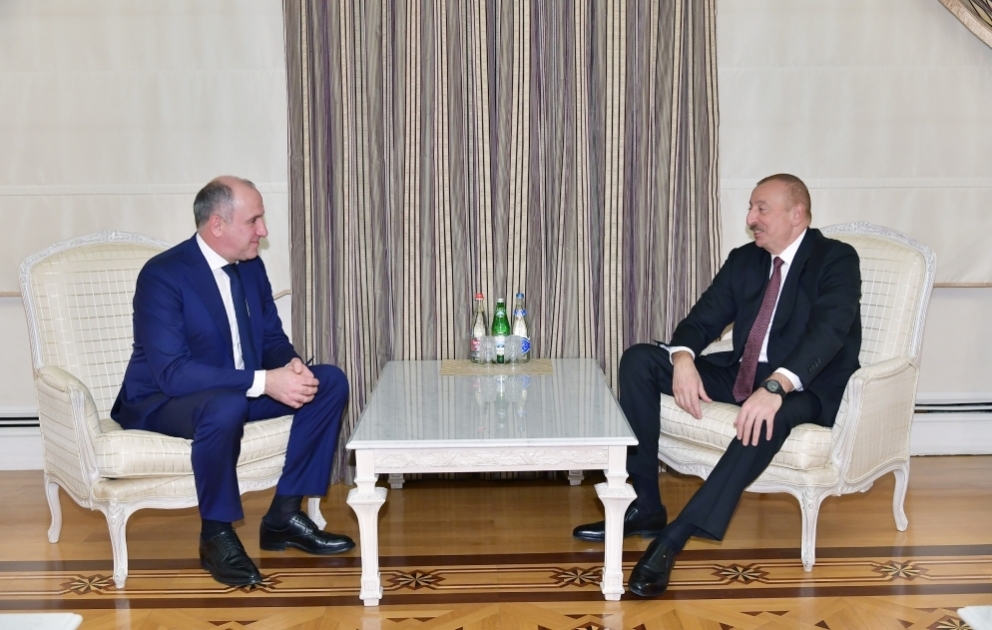 Staatspräsident Ilham Aliyev empfängt karatschai-tscherkessische Delegation