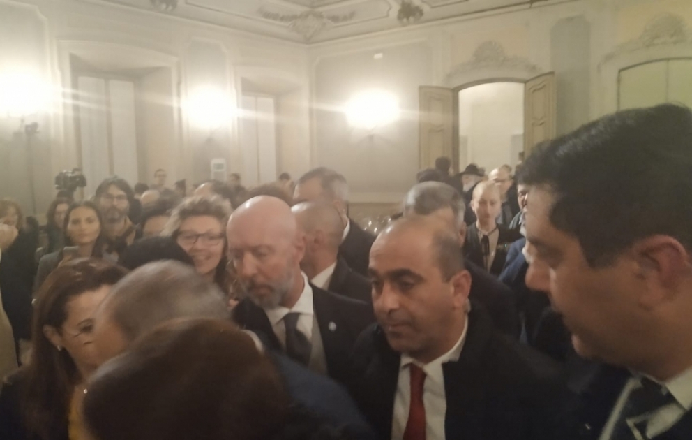 Ermənistan baş nazirinin Milanda səsləndirdiyi cəfəng iddialar azərbaycanlı gənclərin etirazı ilə qarşılanıb