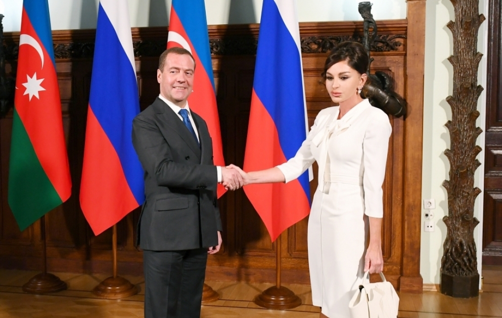 Vizepräsidentin Mehriban Aliyeva trifft sich mit Russlands Regierungschef Dmitrij Medwedew