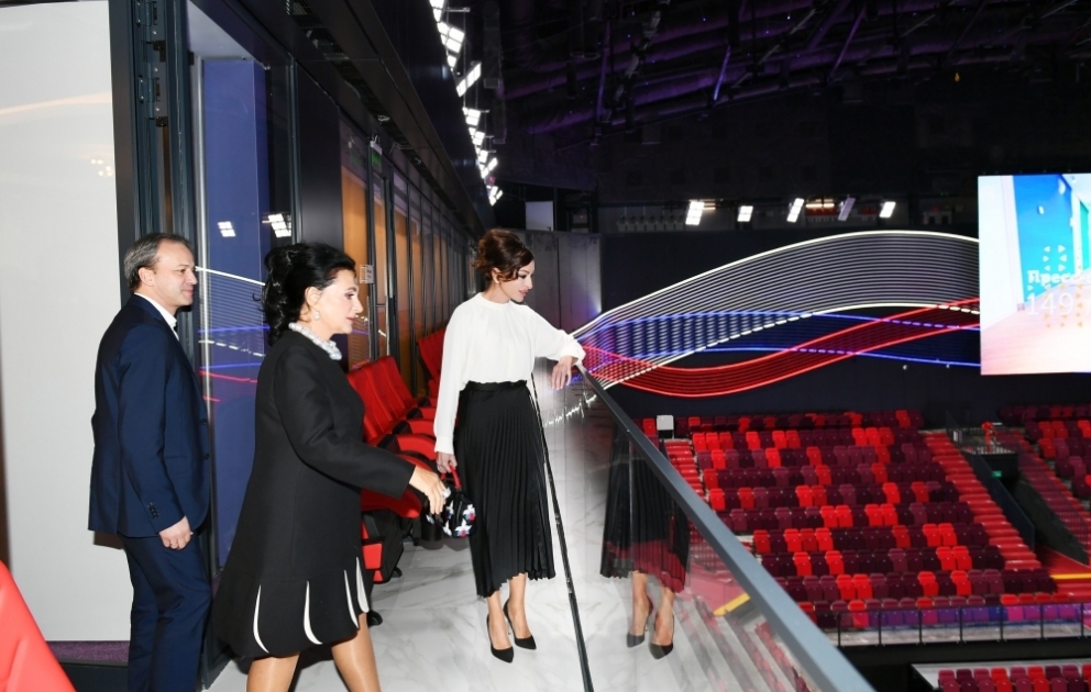 La première vice-présidente Mehriban Aliyeva visite un centre de gymnastique à Moscou