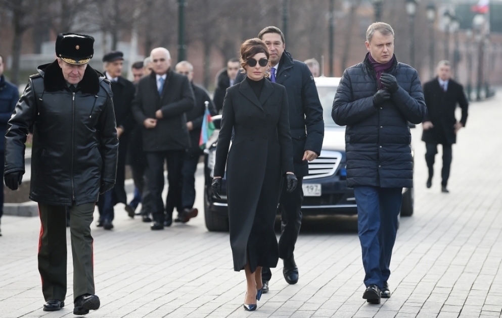 First Vice-President Mehriban Aliyeva visited tomb of unknown soldier in Moscow