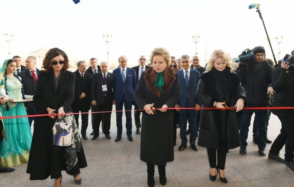 Moskvanın Xalq Təsərrüfatı Nailiyyətləri Sərgisində yenidən qurulan “Azərbaycan” pavilyonunun açılış mərasimi olub 
Azərbaycanın Birinci vitse-prezidenti Mehriban Əliyeva açılışda iştirak edib