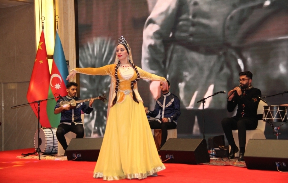 При поддержке Фонда Гейдара Алиева в Пекине прошел «Вечер азербайджанской музыки»