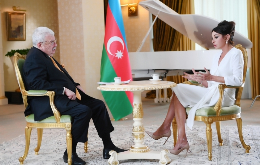 La première vice-présidente Mehriban Aliyeva accorde une interview à l’agence TASS, à la chaîne Rossiya 24 et au journal Rossiïskaïa Gazeta
