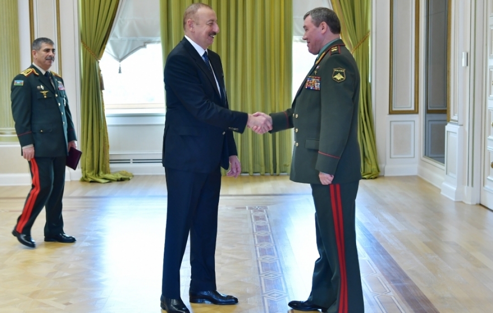 Präsident Ilham Aliyev empfängt russische Delegation