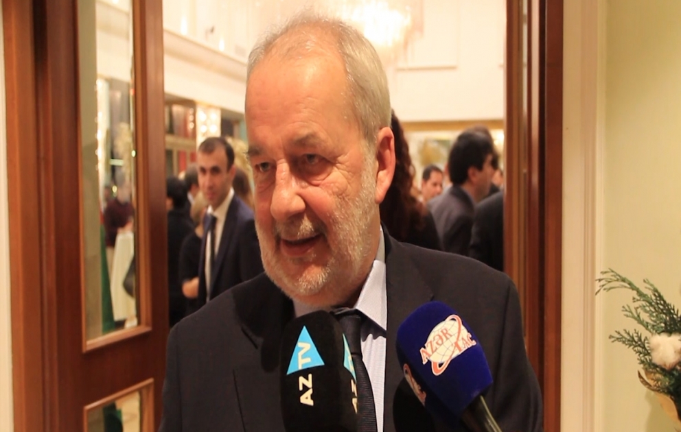 “Azərbaycan Bələdçisi” kitabı italyanlara Azərbaycan haqqında məlumat verir