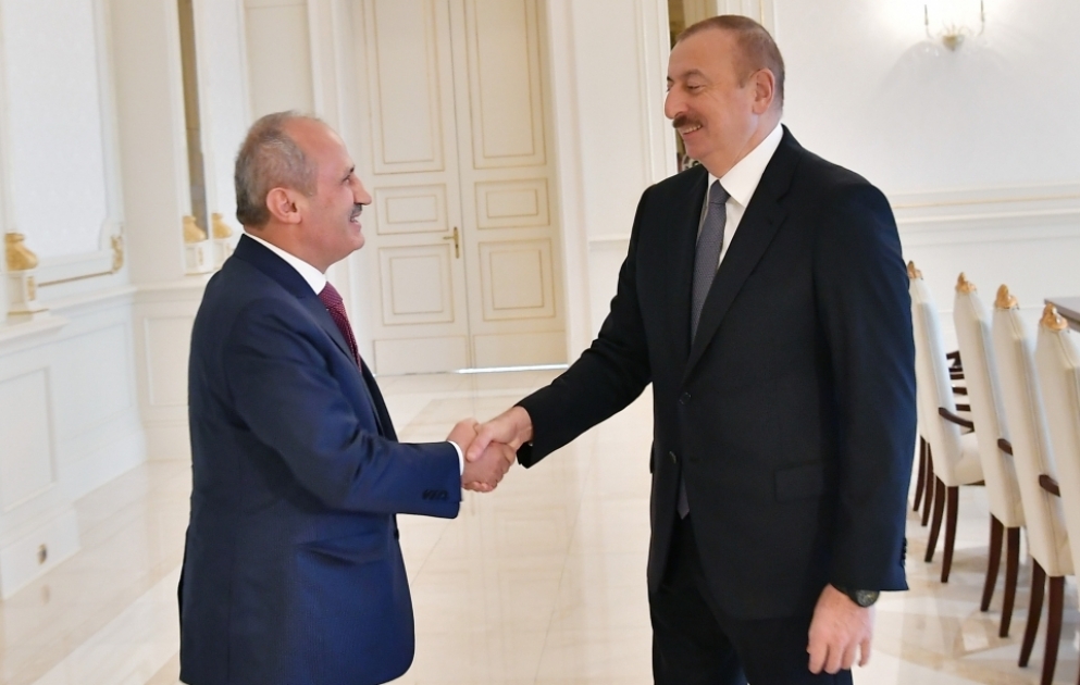 Le président Ilham Aliyev reçoit une délégation menée par le ministre turc des Transports et de l’Infrastructure