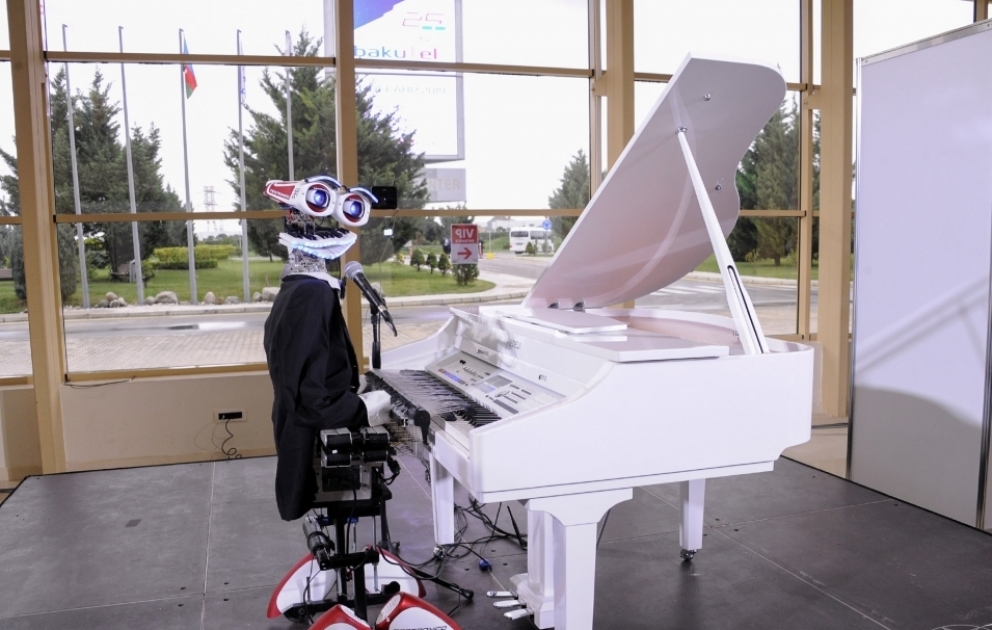 Singende und tanzende Roboter von Bakutel
