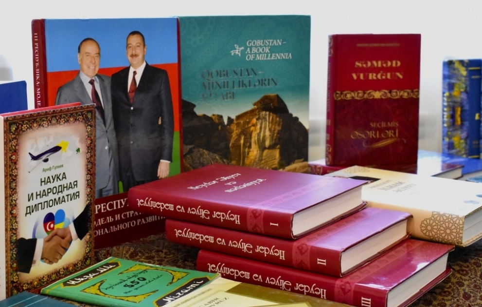 Kiyevdə Azərbaycandan hədiyyə göndərilmiş kitabların təqdimatı olub