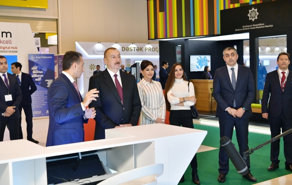 Президент Азербайджана Ильхам Алиев ознакомился с выставкой «Bakutel-2019»