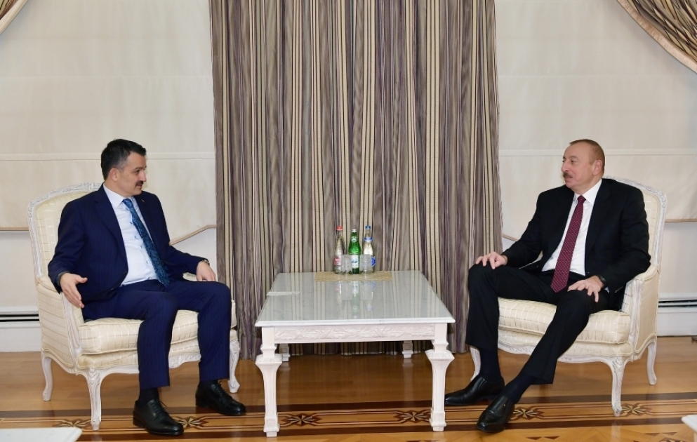 Präsident Ilham Aliyev empfängt türkische Delegation