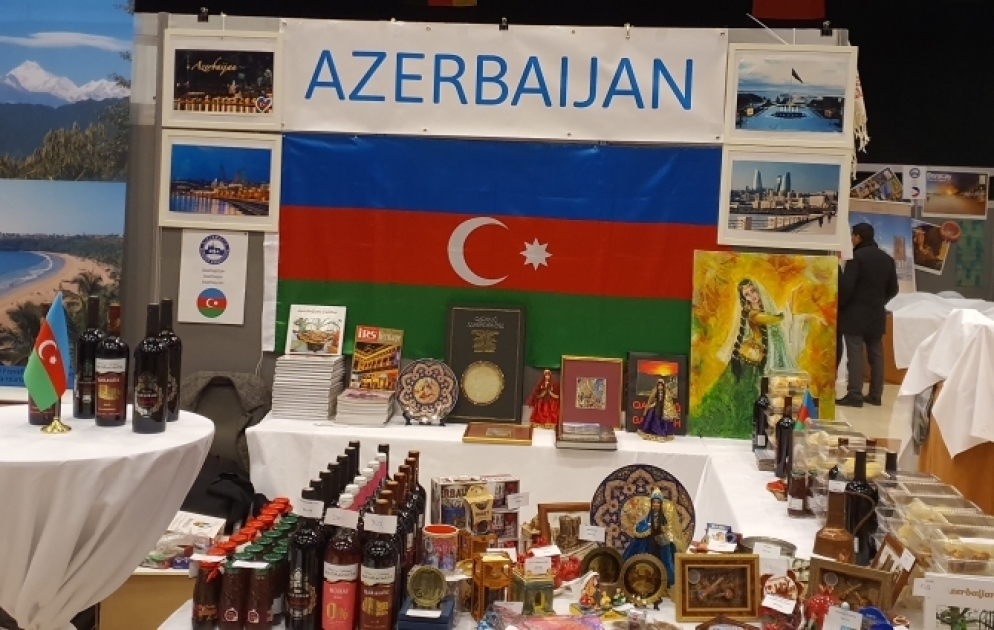 Azərbaycan səfirliyi Praqada Beynəlxalq Milad Festivalında iştirak edib