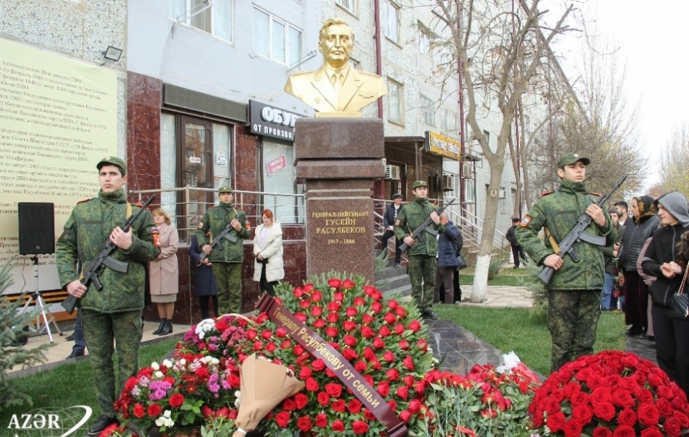 В Дербенте установлен памятник видному государственному деятелю Гусейну Расулбекову