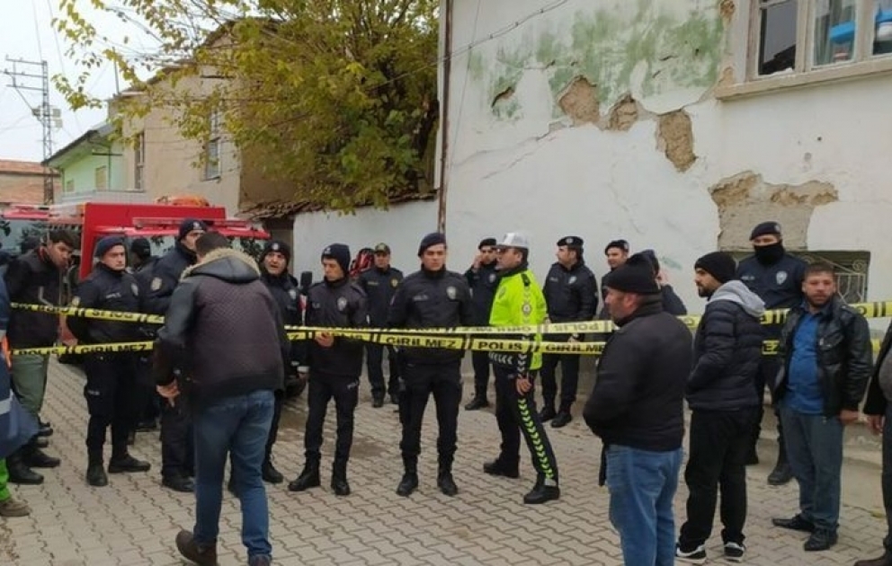 Konyada kərpic ev çöküb: ölənlər var