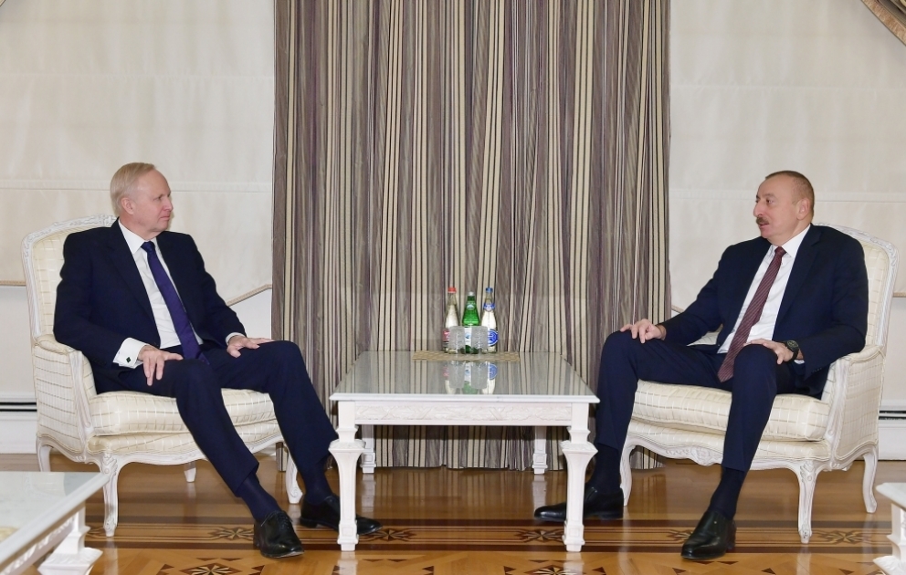 Präsident Ilham Aliyev empfängt BP-Chef