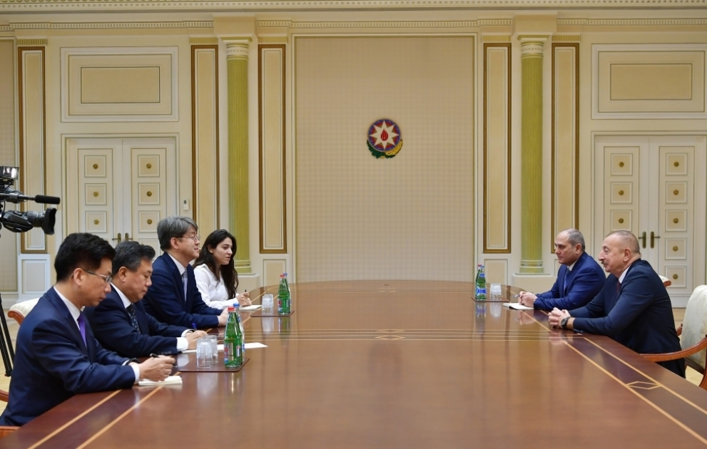 Le président Ilham Aliyev rencontre une délégation de la République de Corée