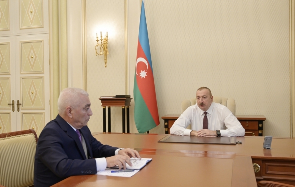 Le président de la République Ilham Aliyev reçoit le président de la société «Azerenerji»