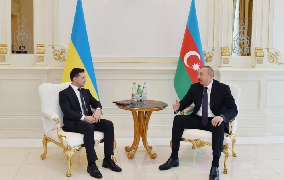 Состоялась встреча Президента Ильхама Алиева и Президента Владимира Зеленского один на один