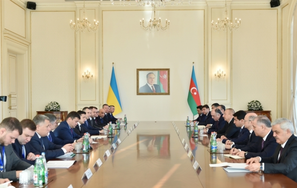 Präsident Ilham Aliyev und Präsident Wolodymyr Selensky treffen sich zu Gesprächen in erweitertem Kreis