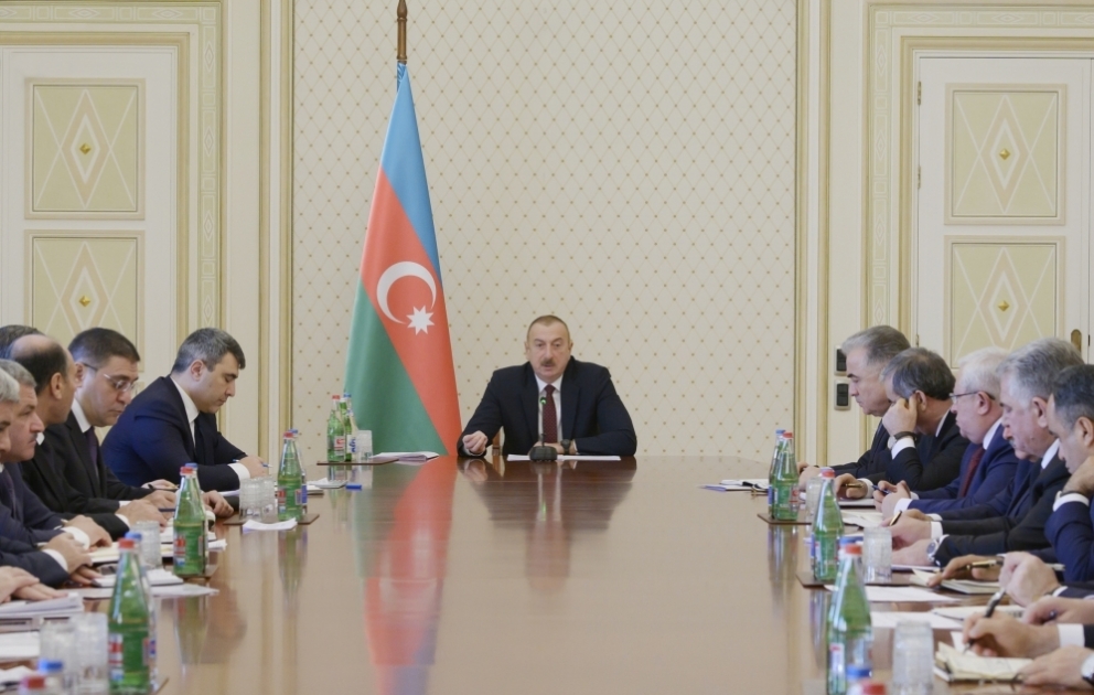 Beratung über Ergebnisse diesjähriger Baumwollsaison unter Vorsitz von Präsident Ilham Aliyev