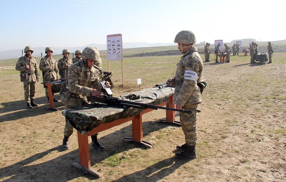 Kadetten der Aserbaidschanischen Militärhochschule werden intensiv geschult