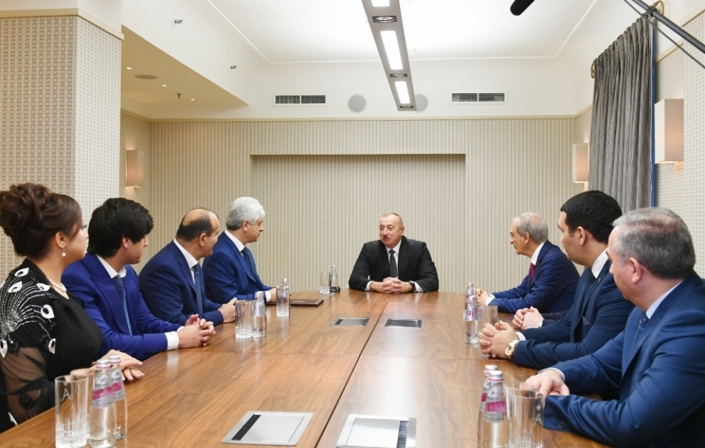 Präsident Ilham Aliyev trifft sich mit Vertretern aserbaidschanischer Diaspora-Organisationen